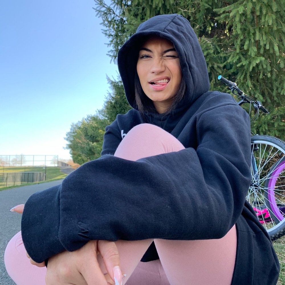 Meet your Posher, Naya